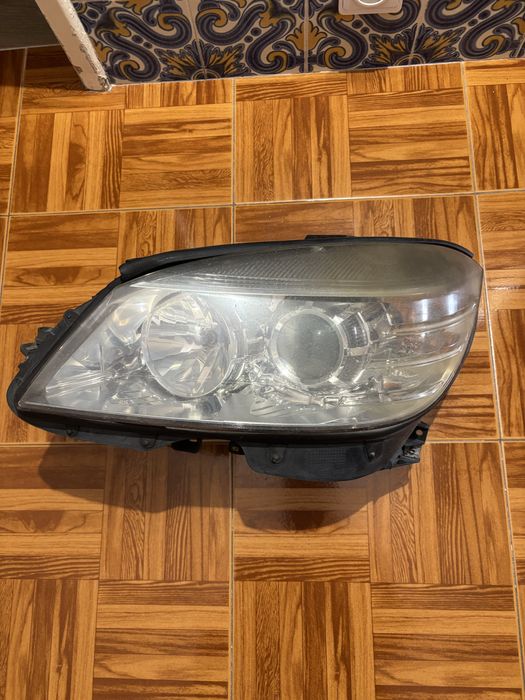 Farol esq. Mercedes c220 w204