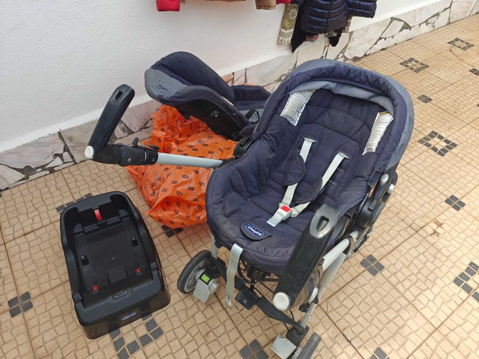Carrinho de bebé Chicco 4 me completo com cadeira, ovo e alcofa