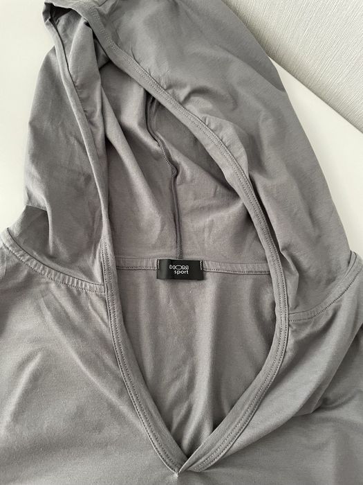 Футболка с капюшоном унисекс.