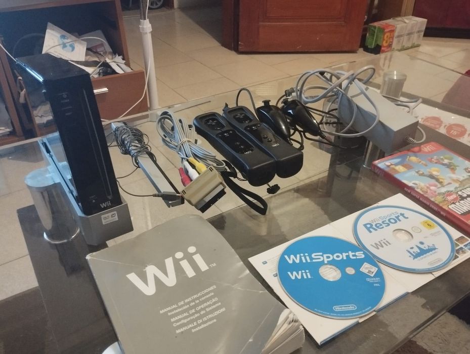 Nintendo Wii + 2 Comandos