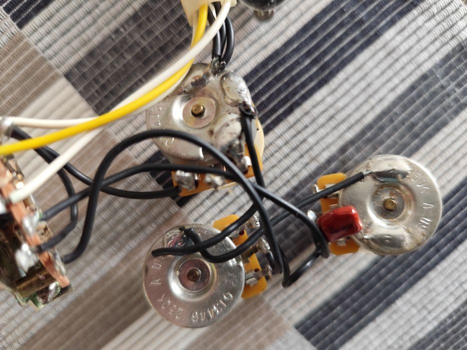 Pickups Fender, eletrónica completa

Eletrónica completa, F