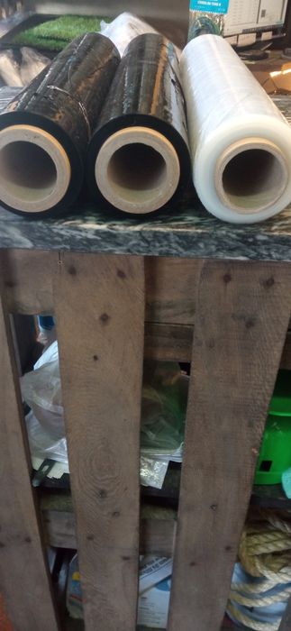 Filme estirável transparente e preto