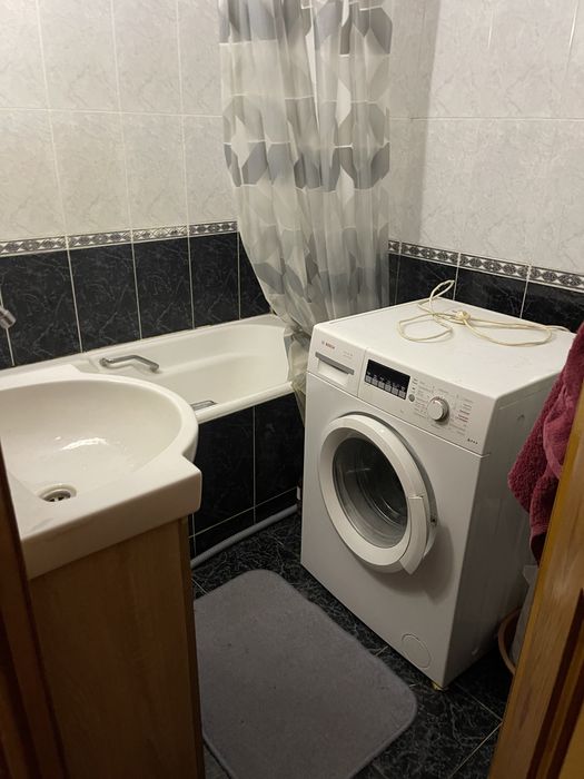 Здам в оренду Велику кімнату в 3-х кімнатній квартирі  біля Велмарту.