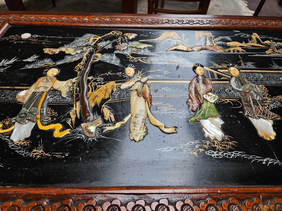 ARCA ORIENTAL EM CÂNFORA - Com ricos motivos decorativos e