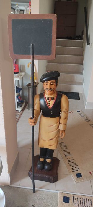 Bonecos de madeira de  1 metro de altura