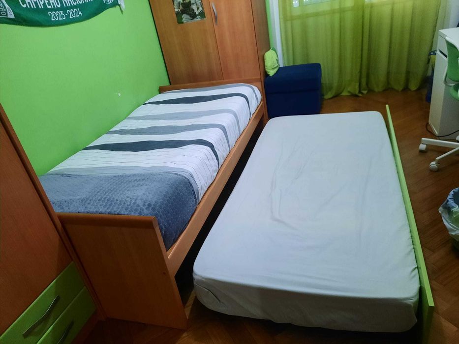 Quarto Juvenil Completo – Duas Camas, tipo Ninho, Estante Suspensa e 2 Roupeiros (Excelente Estado)