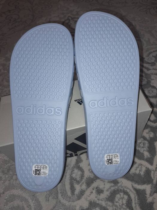 Шльопанці, пантолети Adidas