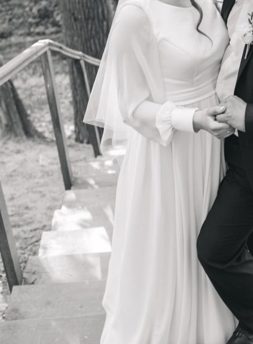 Весільна сукня з шифоновим низом.