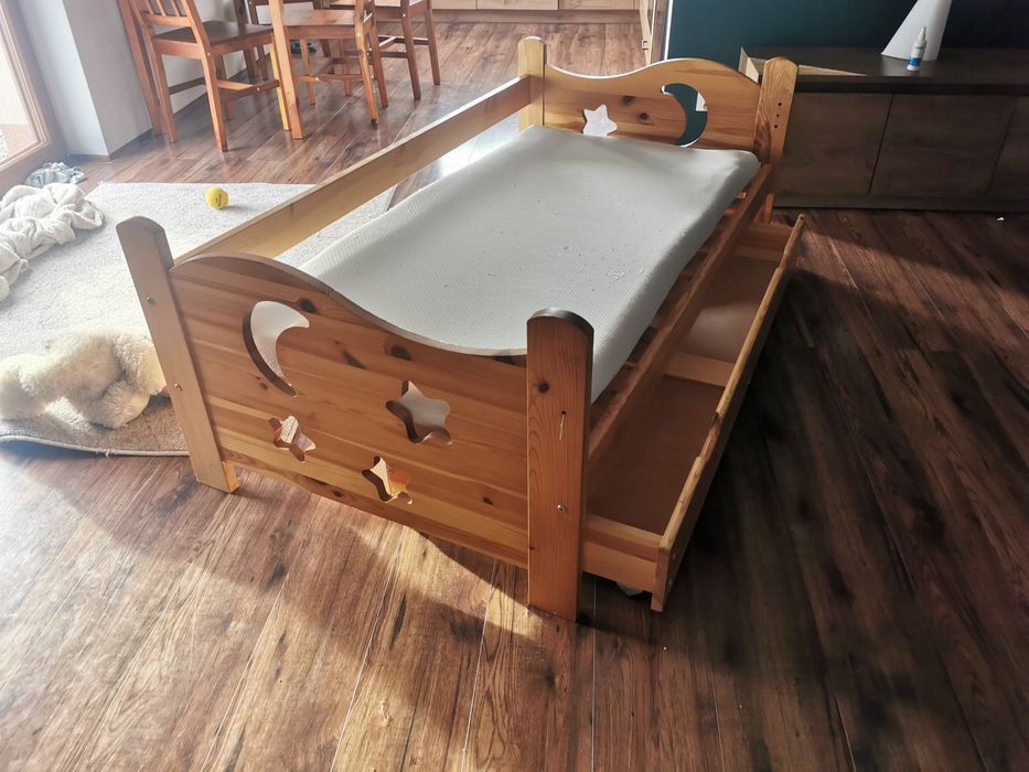Łóżko dziecięce drewniane