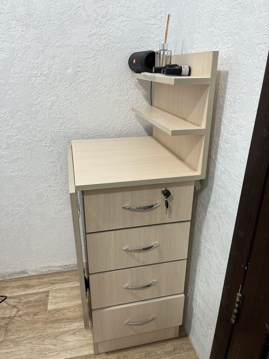 Стіл манікюрний