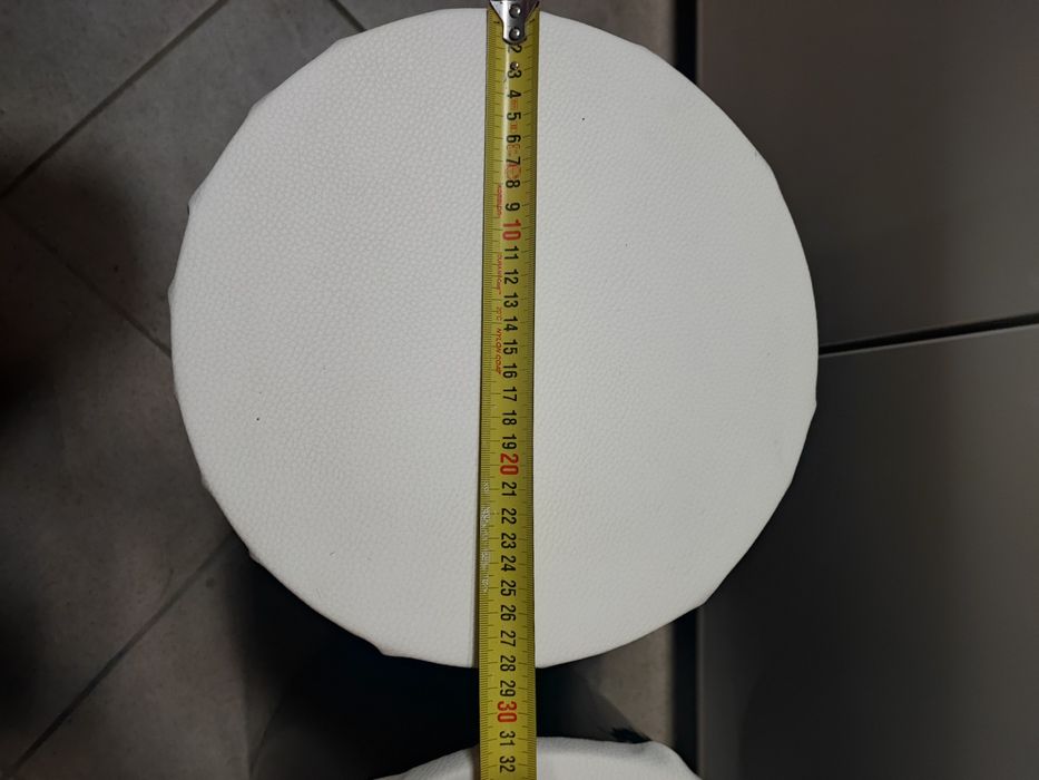 Pufy, taborety, biało-czarne