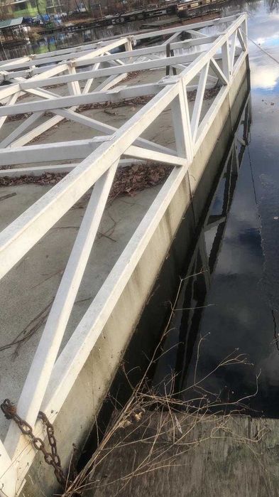 Понтон / будинок на воді