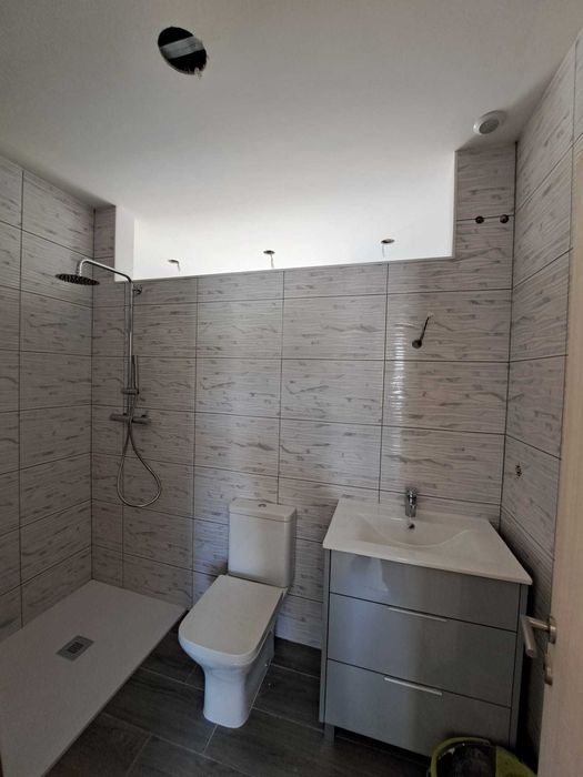 Apartamentos T3 novos com garagem individual em moradia de 2 pisos