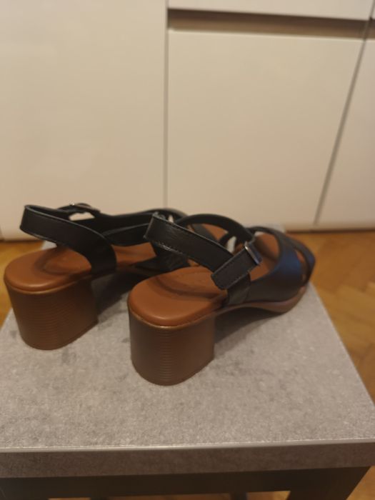 Czarne sandały na słupku Saway Samini rozmiar 38
