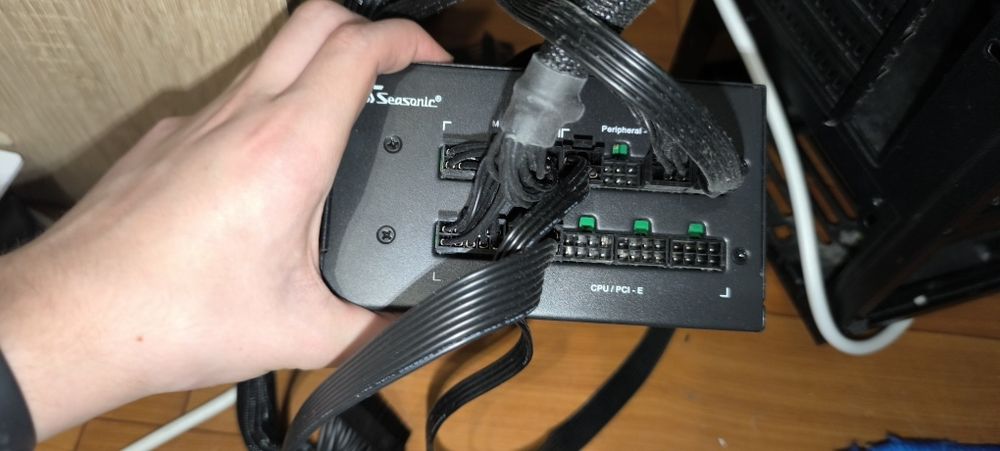 Корпус для пк та БП seasonic 80 bronze 520 ват
