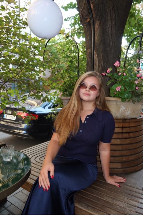 Синя атсласна спідниця бренду Must Have