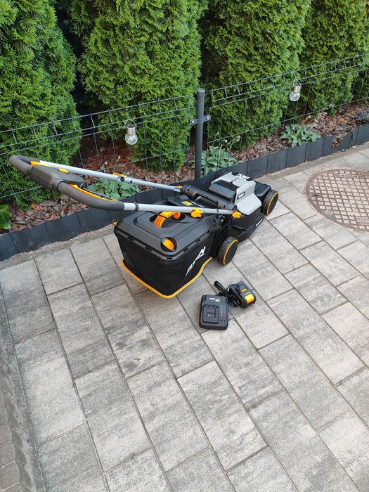 Akumulatorowa kosiarka Titan 18v, 5ah, ładowarka, rok 2024