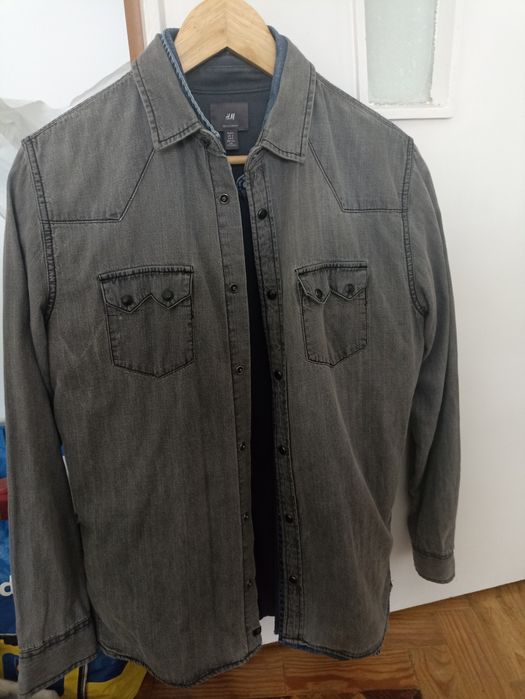 4 camisas de várias marcas tamanho S e M