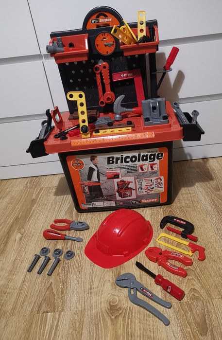 Zestaw majsterkowicza, skrzynia, stół roboczy