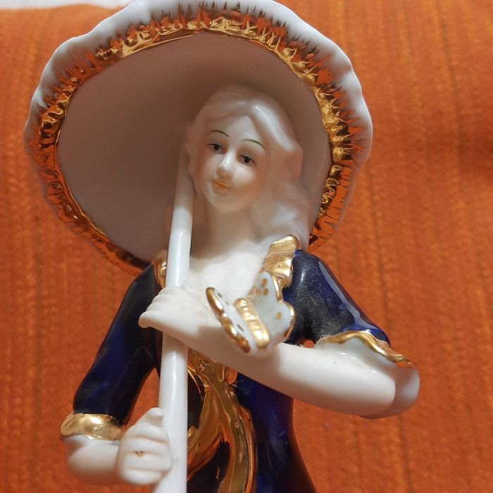 Редкая Фарфоровая статуетка,дюймовочка с грибом и бабочкой 28см