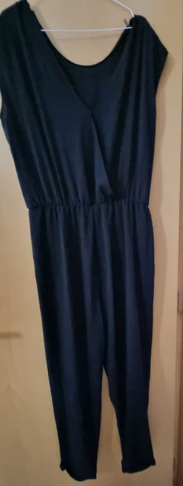 Macacão de cor preta