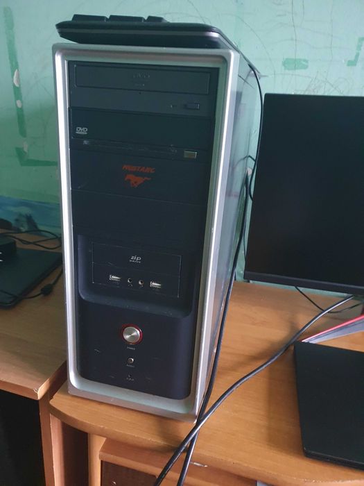 Retro PC Windows XP + Monitor Dell + Zestaw części LGA775 DDR3