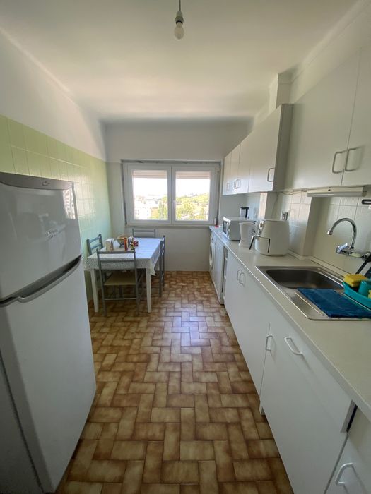 Quarto grande ! E bem localizado