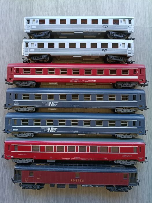 Conjunto 7 carruagens passageiros, H0 1/87