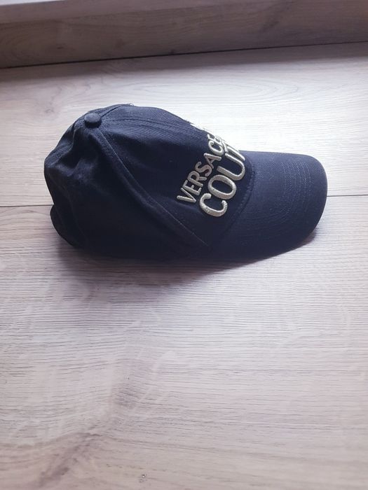 Czapka męska z daszkiem marki Versace Jeans Couture.