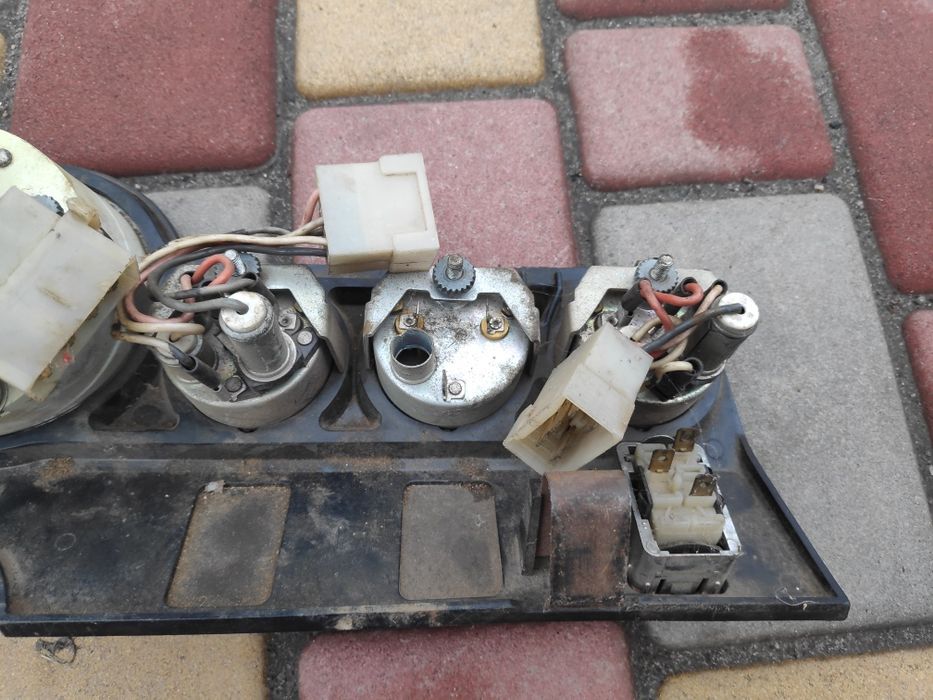 Панель приборов ВАЗ 2106