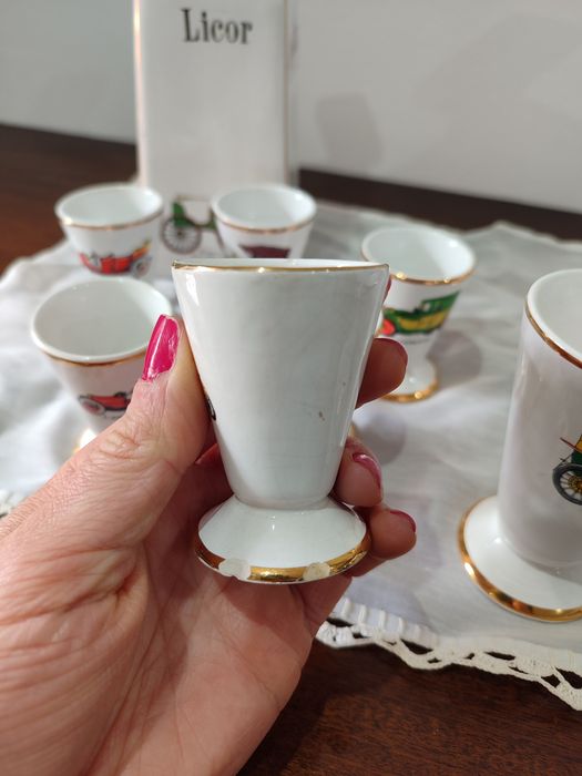 Conjunto de garrafas e copos da Louçarte