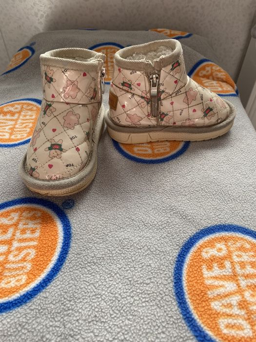 Черевички доя дівчинки