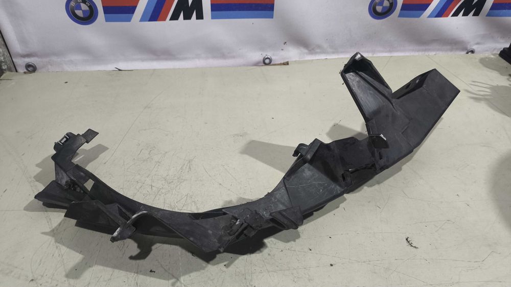 Guia Farol BMW Serie 3 (E90/E91) Esquerdo Pré-LCI 7116.707