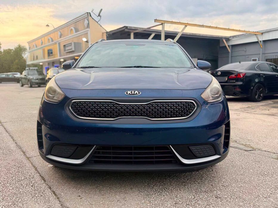 Kia Niro LX      2018