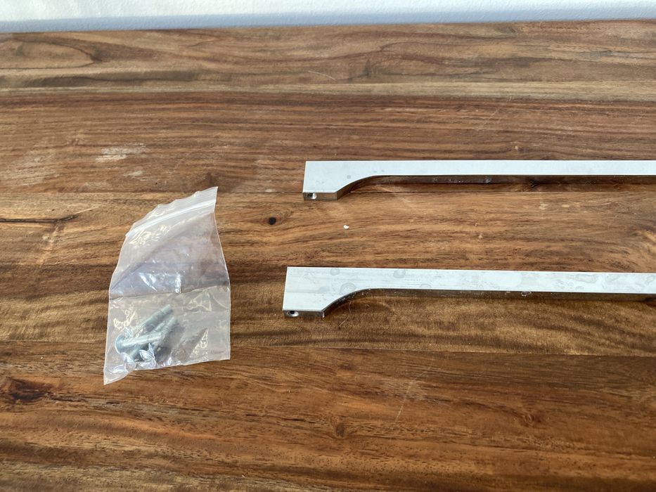 Uchwyty do szafki łazienkowej