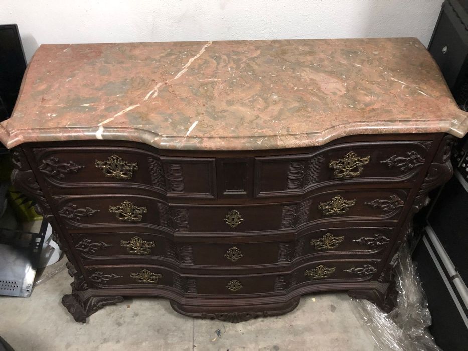 Cómoda D. José em bom estado
