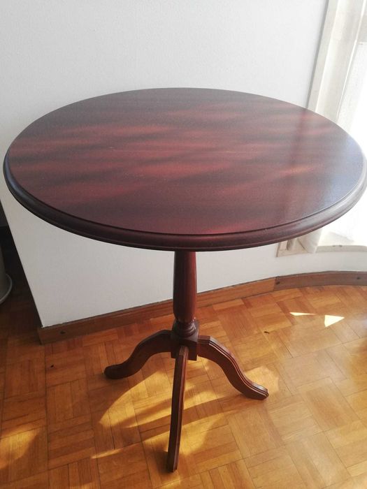 Mesa de apoio em madeira mogno