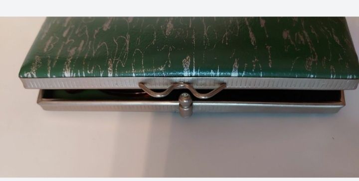 Stare etui na okulary świetne

Vintage