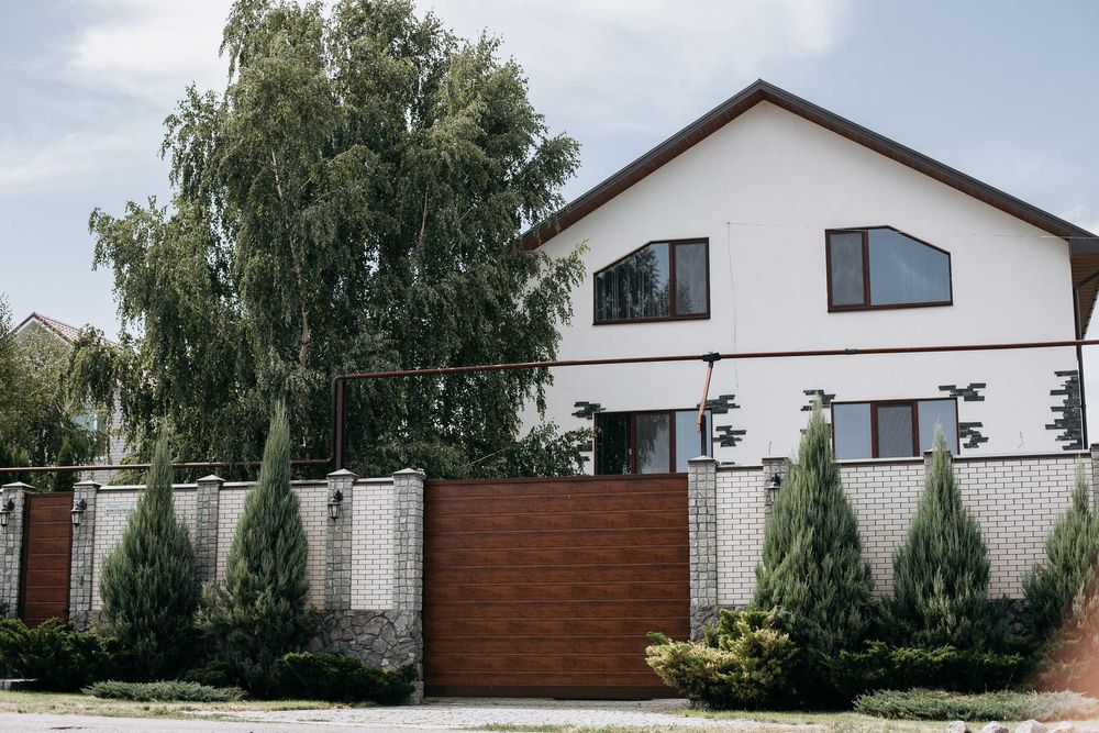 3-эт. будинок с. Дороге у Дніпрі з ділянкою на 21сот, 479кв.м, 5кімн.