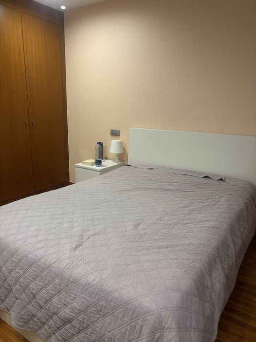 Cama de casal com estrado