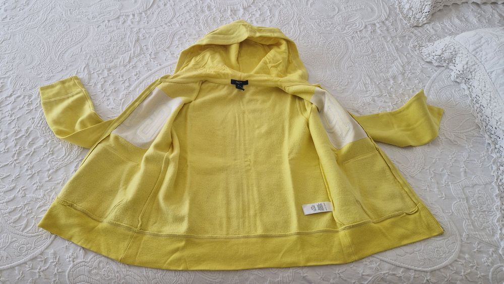 Casaco Gap Kids amarelo, tamanho 12 anos