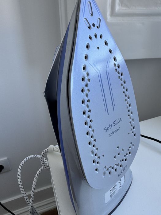 Ferro a vapor BECKEN 2600W