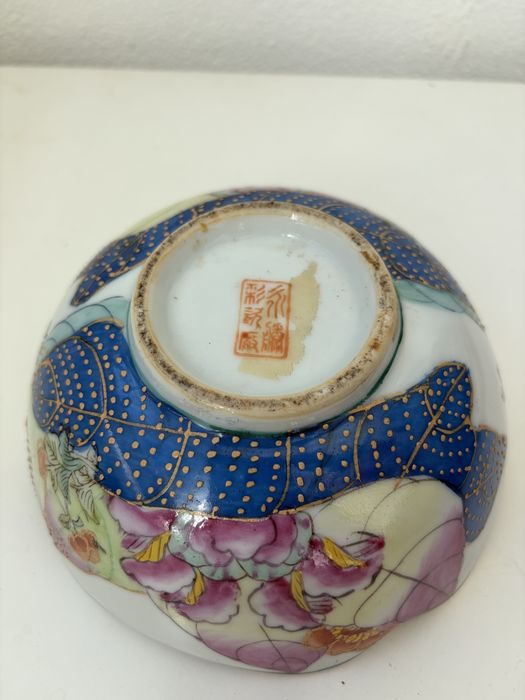 Uma taça porcelana chines antiga