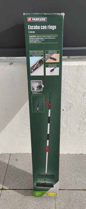 Vassoura com ligação a mangueira