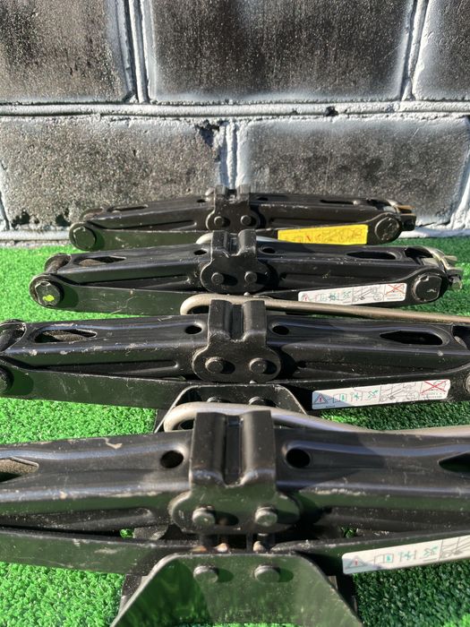 Домкрат Пежо Ситроен Пежо 3008 5008 308 407 Ситроен С1 С3 С4 Берлинго