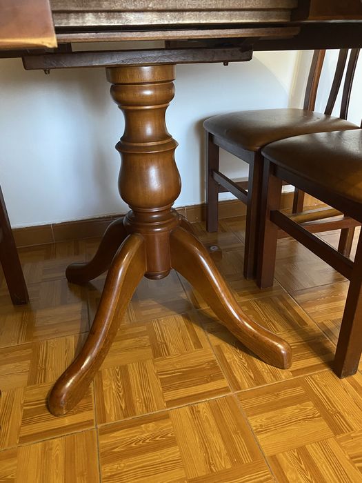 Mesa extensìvel com 4 cadeiras madeira cerejeira