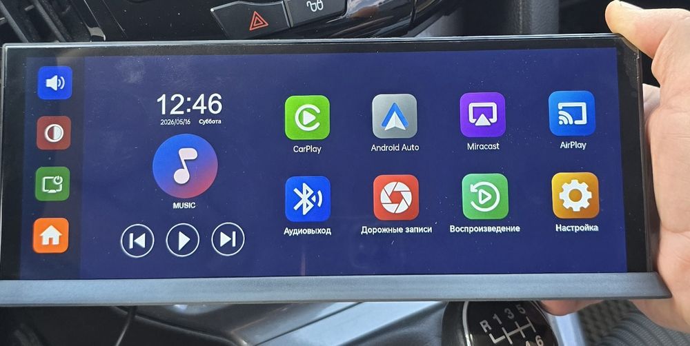 Бездротовий екран Carplay з 4К відеореєстратором  і камерою заднього виду