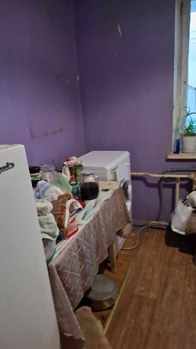 продаються 2 кімнати в 3-кімнатній квартирі,метро Лісова