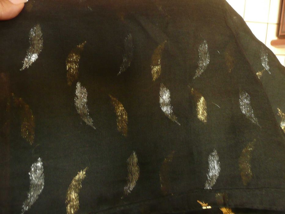 szal czarny złote srebrne prasowane piórka NOWE