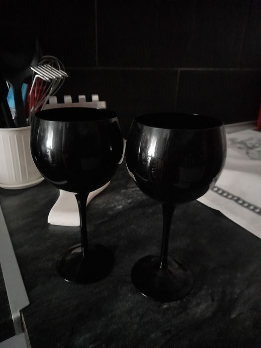 Copos de pé alto cor preta